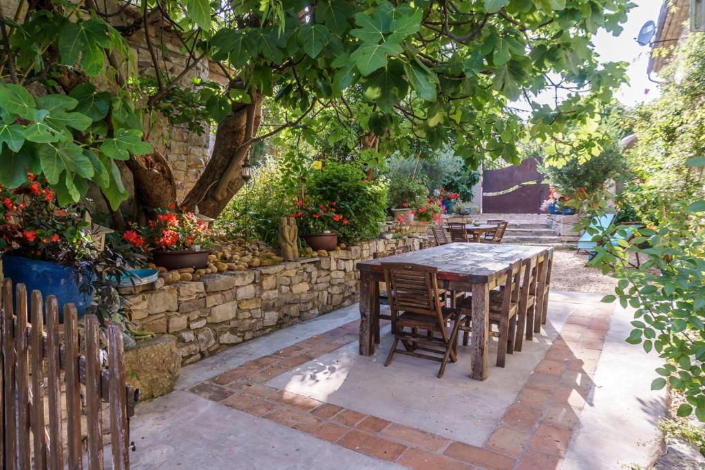 Mas Des Carnassoles Bed & Breakfast Екстериор снимка